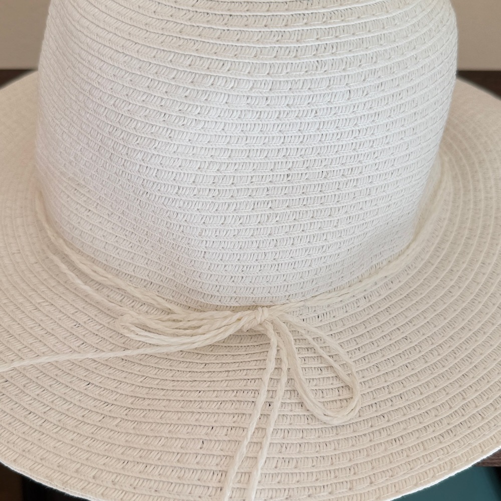 White Straw Hat - Picture 2 of 8